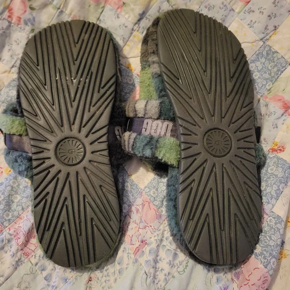 UGG Camouflage Green and Gray Slippers - Picture 5 of 6